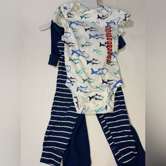 Carter’s Shark Set Size 18M - Picture 1 of 7